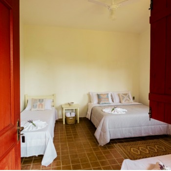 Quarto Quadruplo Pousada das Cores